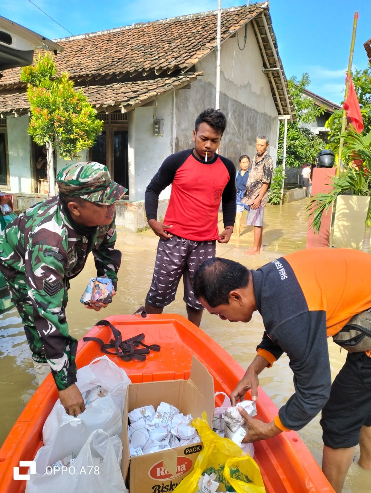 BPBD Kabupaten Tegal Dirikan Dapur Umum untuk Korban Banjir di Suradadi