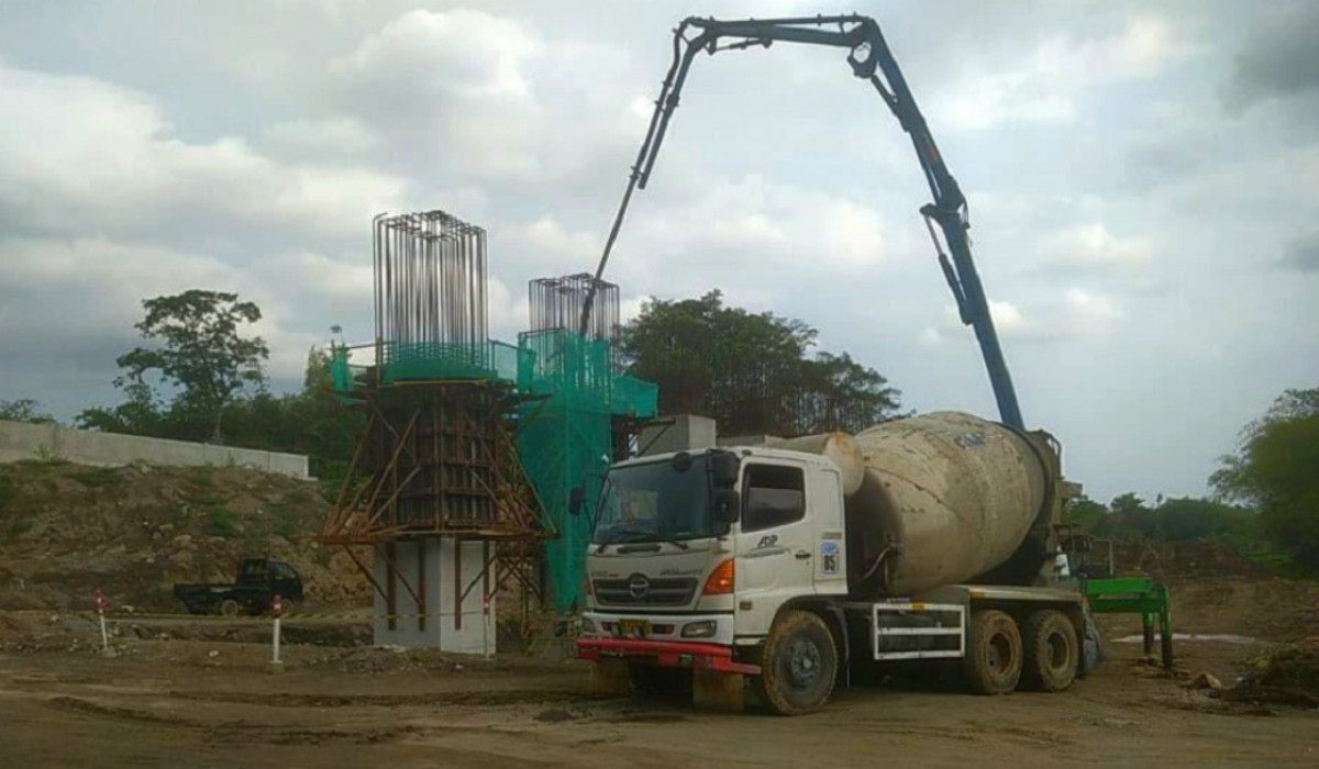 Sudah Sentuh Angka 49 Persen, Proyek Tol Jogja-Solo Seksi 2 Lakukan Pemasangan Girder di Junction Sleman