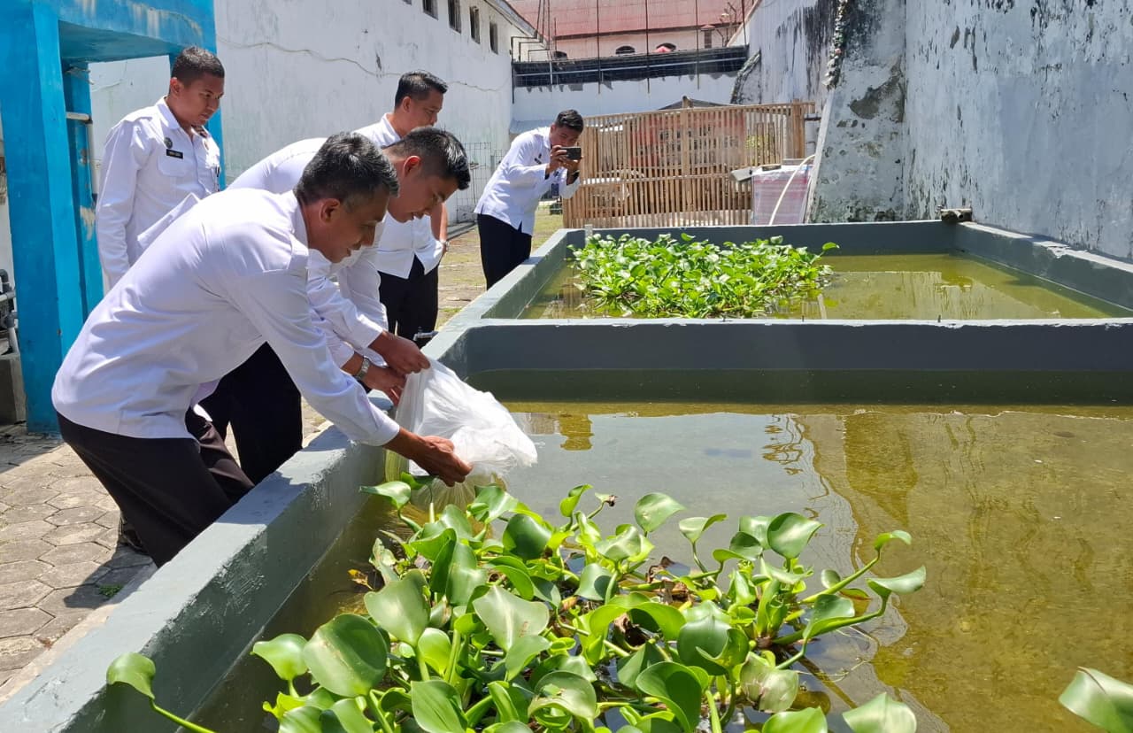 2000 Benih Ikan Nila Disebar, Wujudkan Ketahanan Pangan Warga Binaan Lapas Kelas IIB Brebes