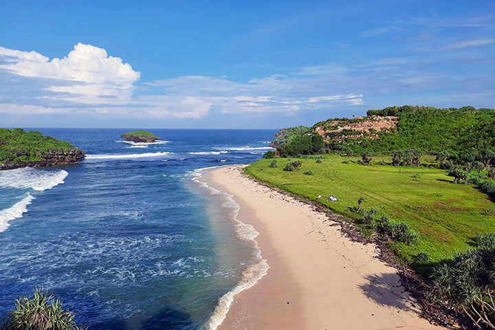 Menikmati Keindahan Panorama Pantai Watu karung, Wisata Terbaru 2024 Pacitan Cek Info Lengkapnya