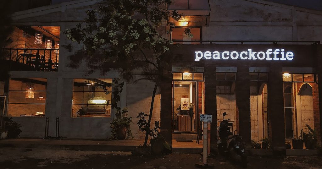 Rekomendasi Tempat Nongkrong; Peacock Koffie yang Estetik dengan Gaya Vintage Modern di Jogja