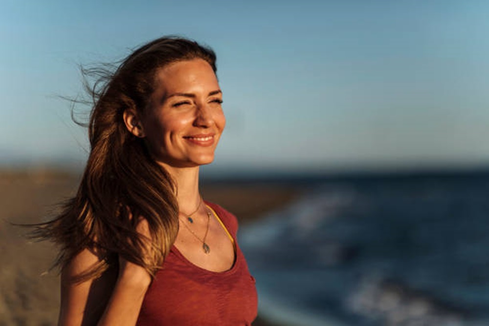 Punya Kulit Sawo Matang? Ini 6 Warna Outfit yang Harus Dihindari Agar Penampilan Terkesan Menarik