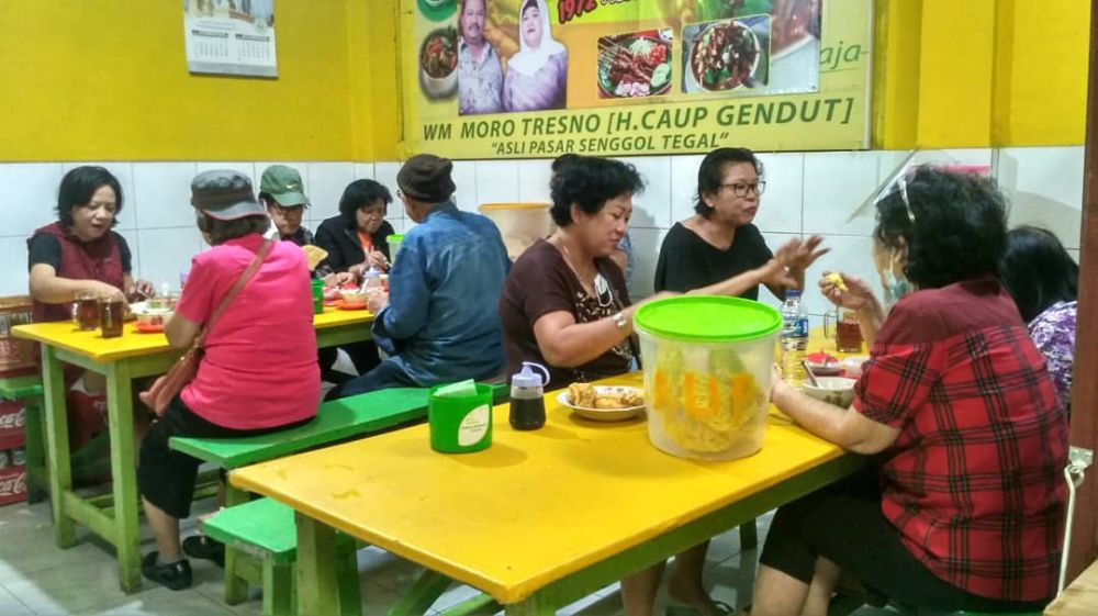 Wisata Terbaru 2024 Kuliner Paling Hits di Tegal? Soto Senggol Paling Legendaris Yang Wajib Kamu Coba!!