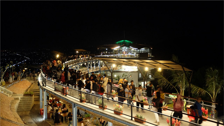 Menikmati Kemegahan Cakrawala Yogyakarta Untuk Liburan Imlek 2026 di HeHa Sky View