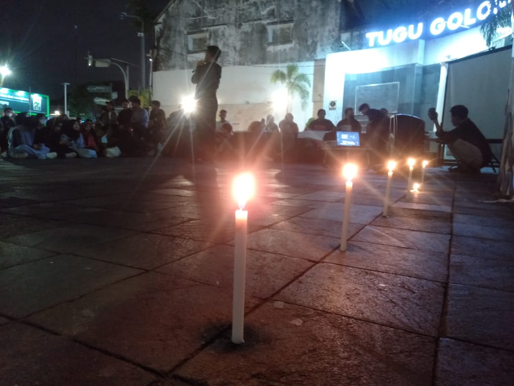 Aksi Solidaritas Almarhum Affan, Massa Nyalakan Lilin di Tugu Yogyakarta