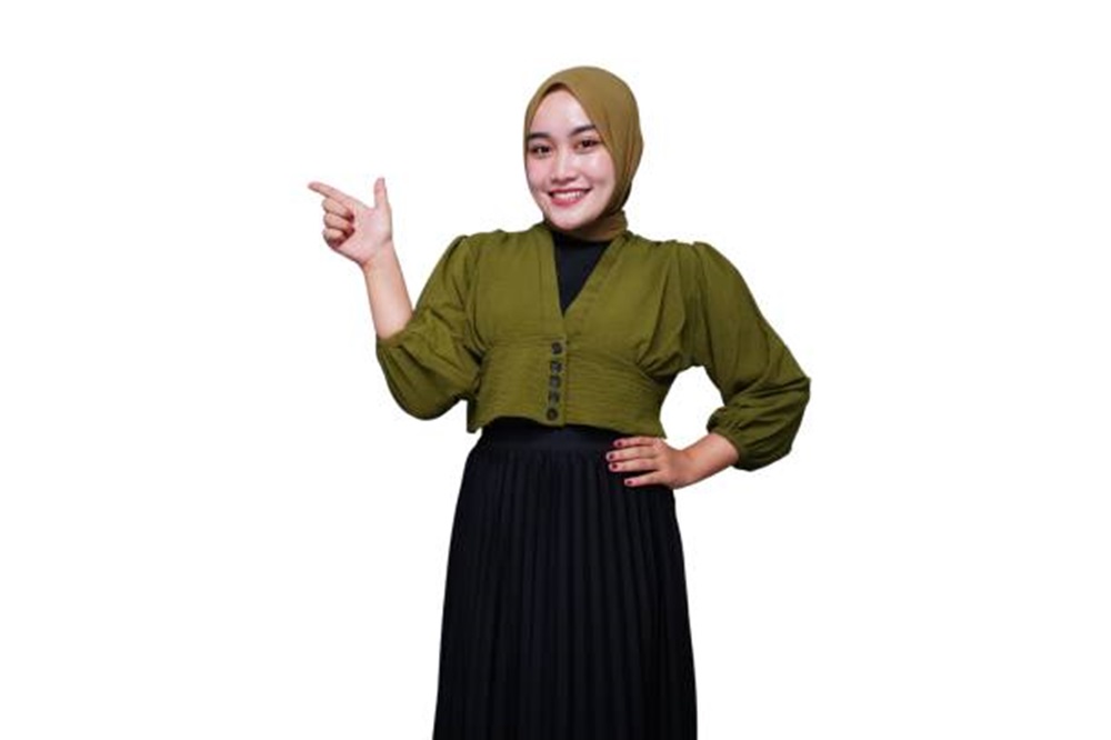 Ide OOTD Hijab dengan Gaya Crop Top, Tampil Kece dan Modis Tetap Terkesan Sopan