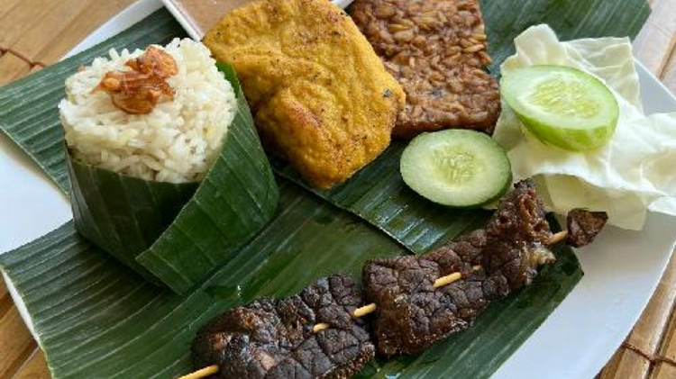 Aroma Kuliner Gurih Nasi Uduk Legendaris di Kawasan Gading Serpong