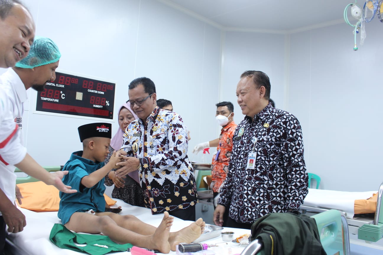 Meriahkan HUT Proklamasi Kemerdekaan, 87 Anak Antusias Ikut Sunatan Massal RSUD Brebes