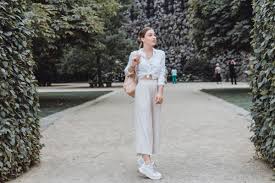 Gaya Fashion First Date Untuk Wanit a 2025, Tampilan Sederhana Untuk Kencan Romantis