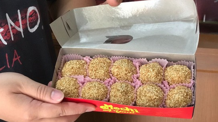 Destinasi Kuliner Wajib Dicobain, Ini Camilan Legendaris Hingga Hidangan Pengenyang Perut