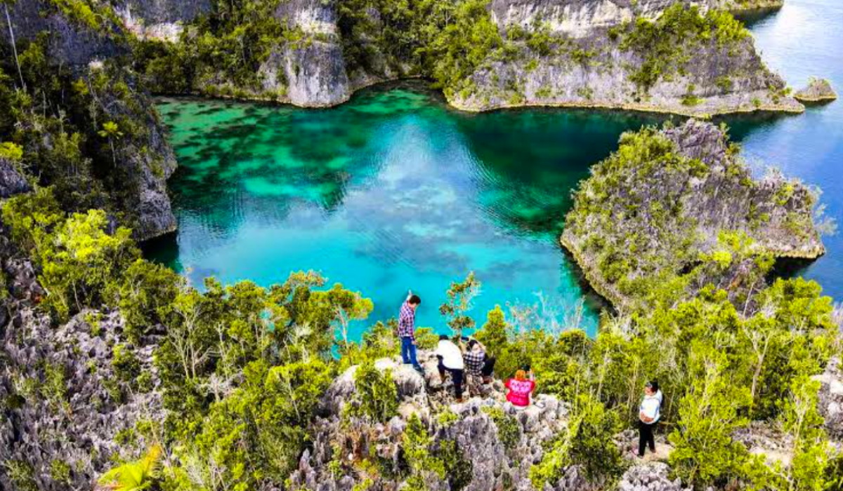 Telaga Bintang Raja Ampat? Wisata Terbaru 2024, Surga Tersembunyi di Papua Barat, Punya Asal-Usul Unik!