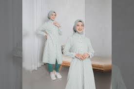 8 Referensi Styling Busana Hijab Dengan Tunik, Tampil Kekinian Lebih Fashionable dan Tetap Syar’i