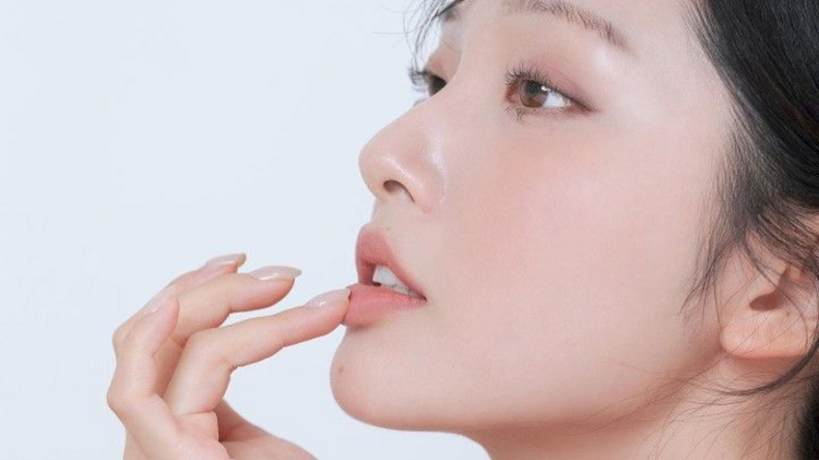 Rekomendasi Lip Balm Bantu Mencerahkan Bibir dan Terlihat Sehat, Cek Ulasannya