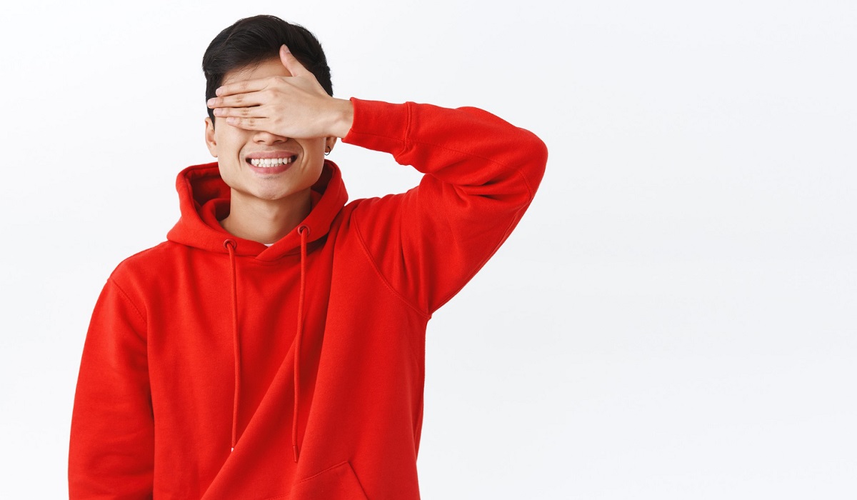 Kesan Berani dan Percaya Diri, Inilah 5 Rekomendasi Paduan Outfit Merah untuk Pria yang Mudah dan Simpel