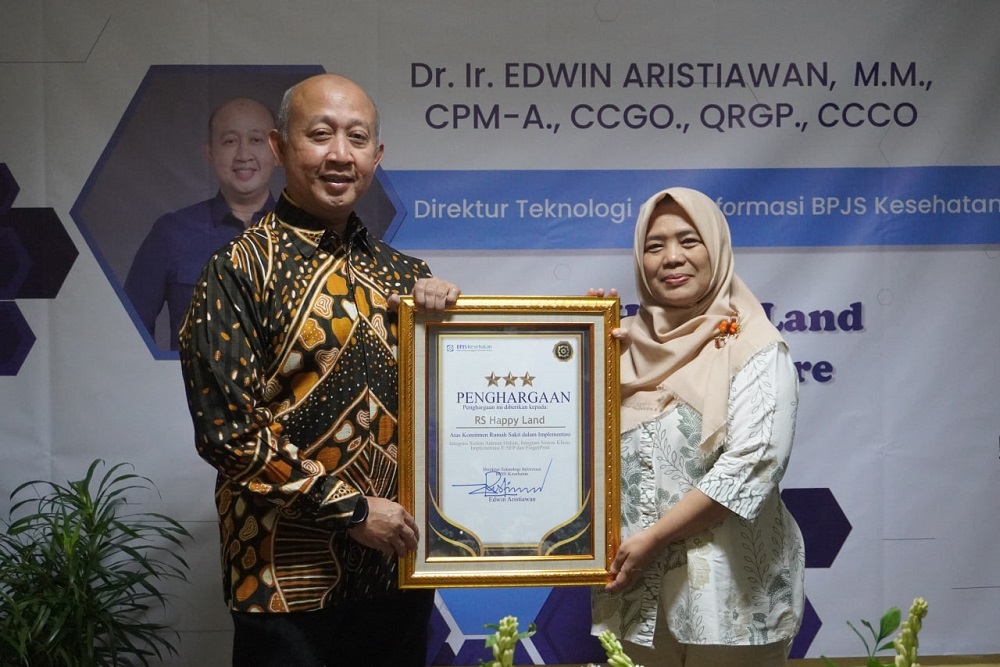 Direktur TI BPJS Kesehatan Berikan Penghargaan Kepada Dua Rumah Sakit di Yogyakarta, Ini Detailnya