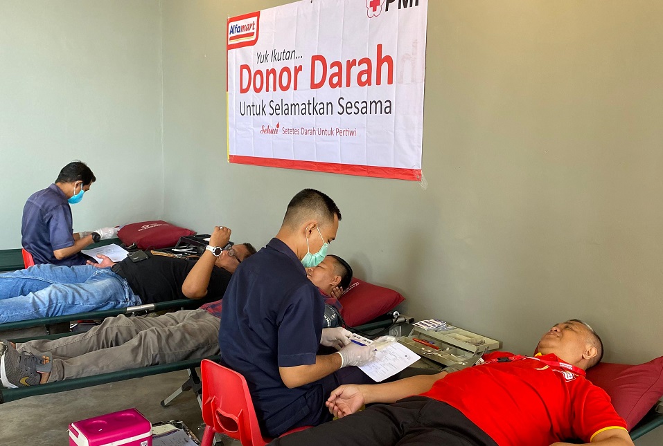 Peduli Sesama, 35 Karyawan Alfamart Tegal Donor Darah