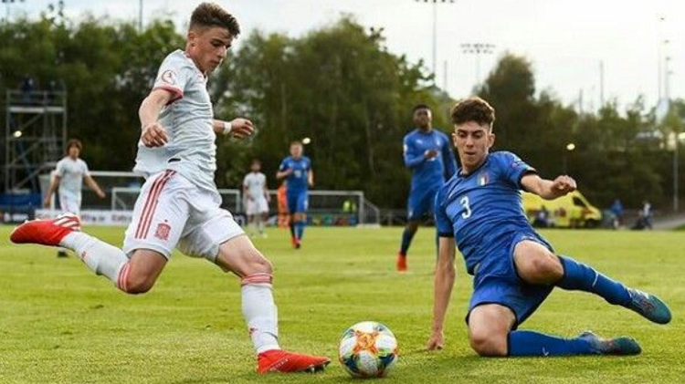 Rekomendasi Sepatu Futsal Yang Nyaman Dan Jadi Tameng Terbaik Di Lapangan