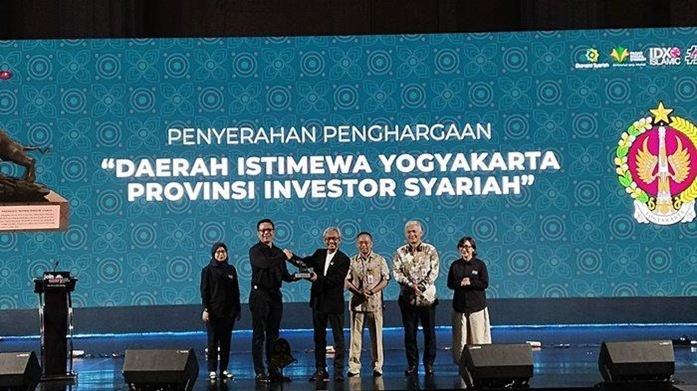 BEI Anugerahkan Penghargaan Kepada DIY Sebagai Provinsi Investor Syariah