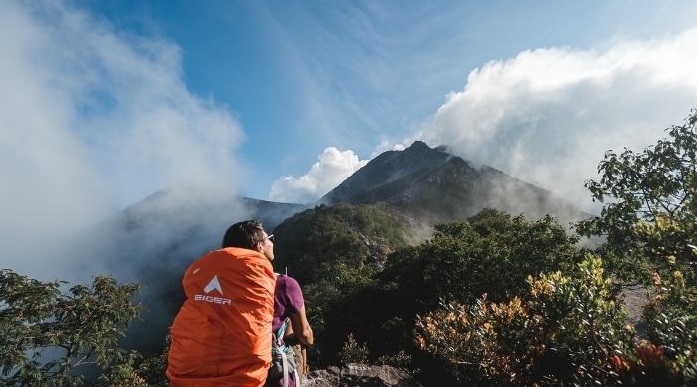 Wisata Terbaru 2024 di Pulau Jawa?? Catat 6 Gunung Untuk Pendaki Pemula Dengan Jalur Mudah dan View Eksotis!