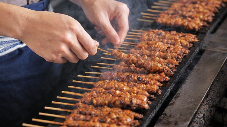 Menjelajah Street Food Legendaris Surabaya Paling Hits, Sensasi Kulineran Malam di Tepi Sungai 