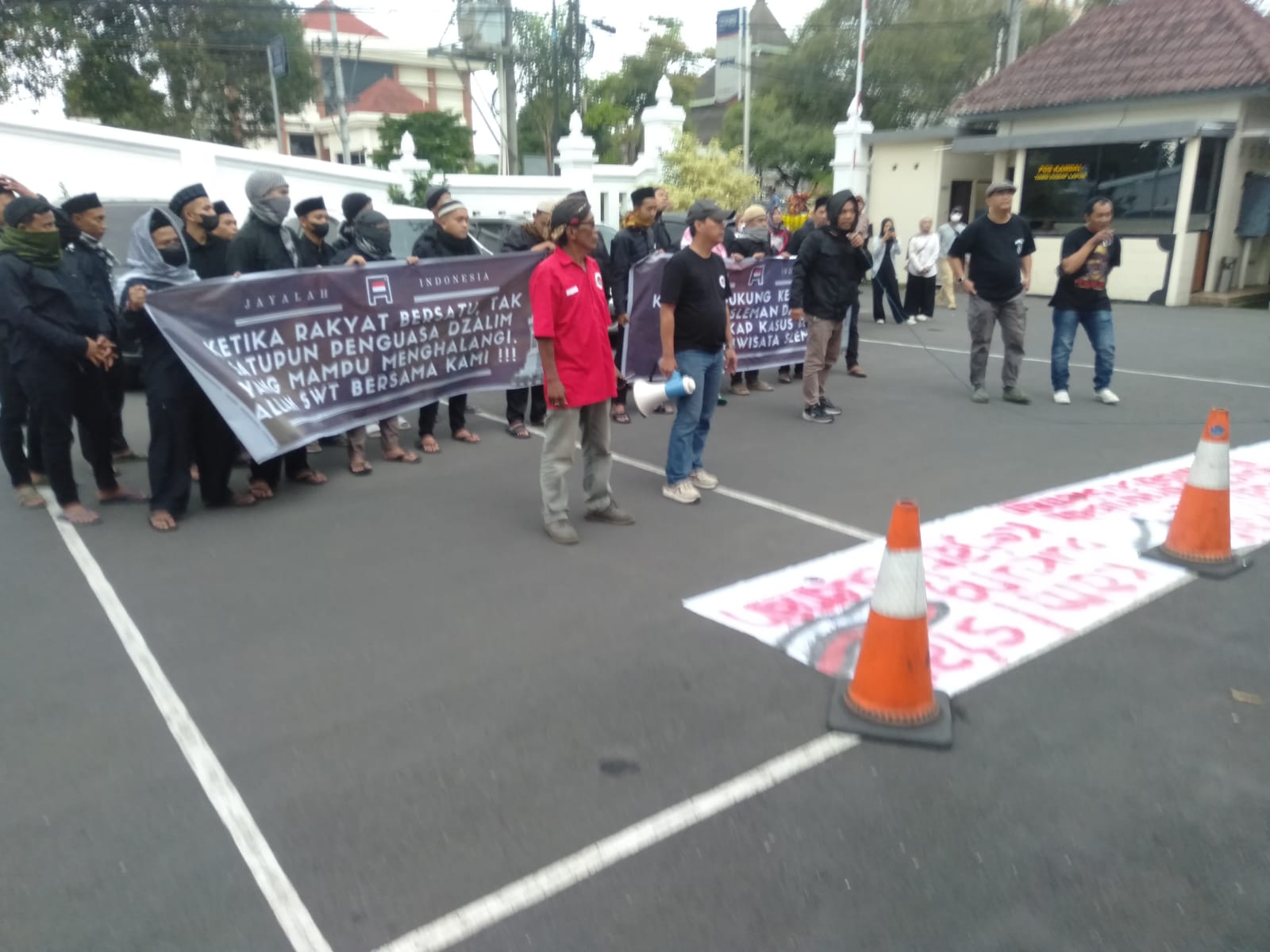 Massa ARPI Demo Kejari Sleman, Desak Ungkap Dalang Korupsi Dana Hibah Pariwisata