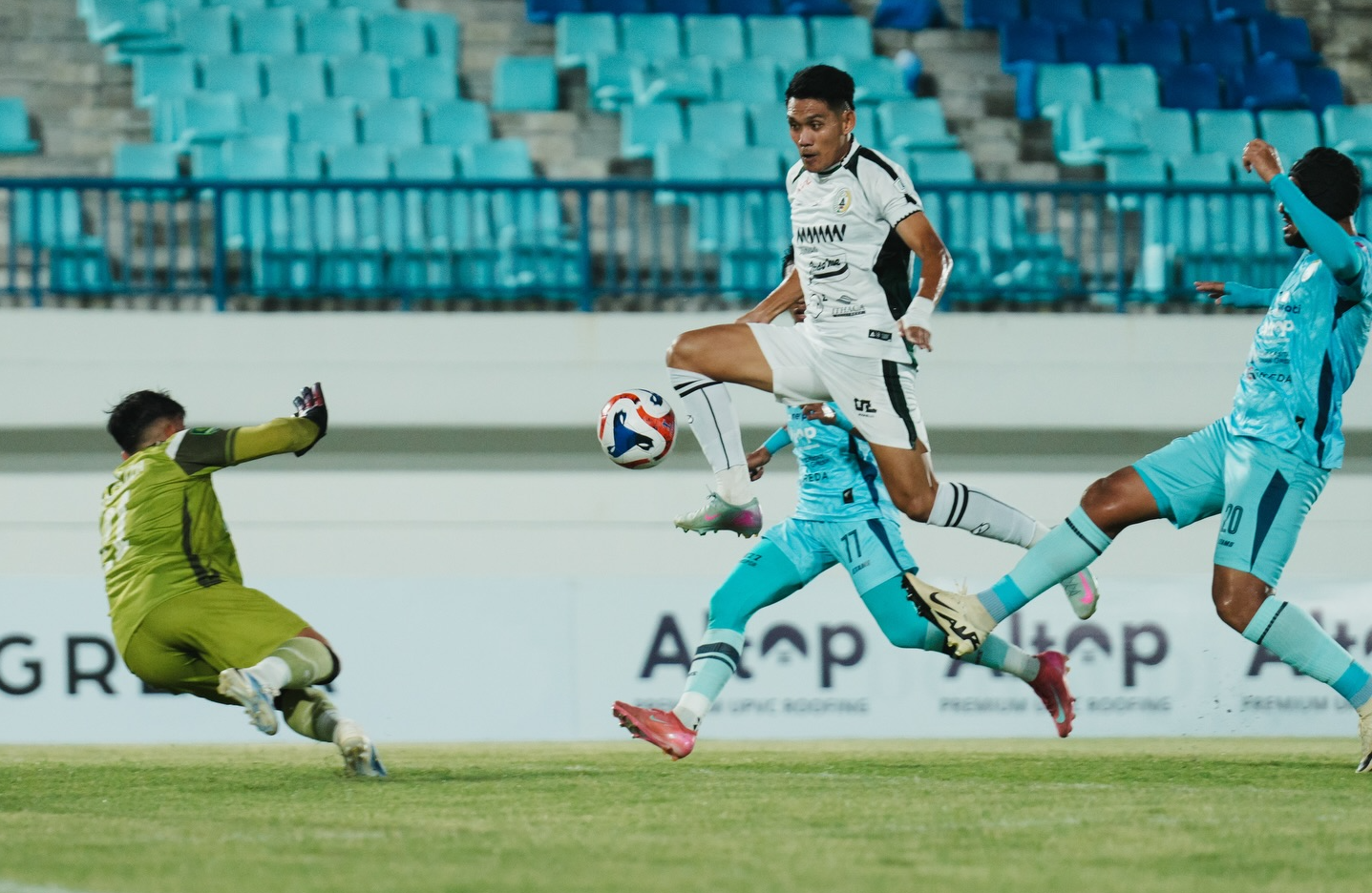 Gol Irvan Mofu Bawa PSS Sleman Taklukkan Persela 1-0, Kokoh di Puncak Klasemen