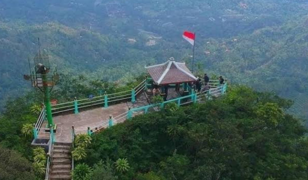 Lepas Jenuh dari Ketinggian, Berikut Pesona Wisata Terbaru 2024 Puncak Suroloyo Jogja