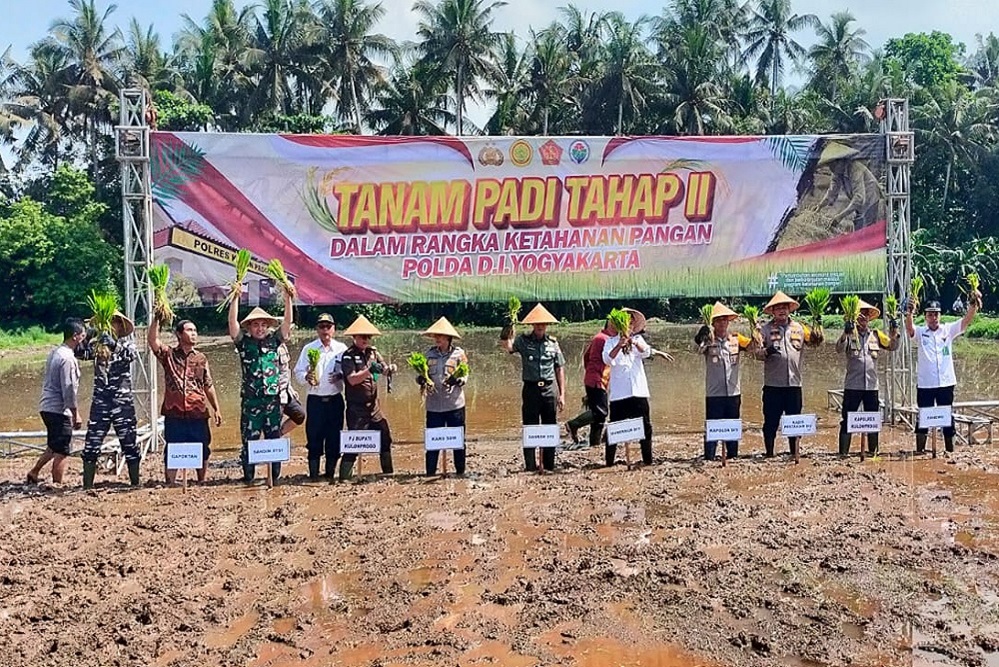 Polda DIY Produktifkan Lahan dengan Kadar Keasaman Tinggi di Galur untuk Dukung Ketahanan Pangan