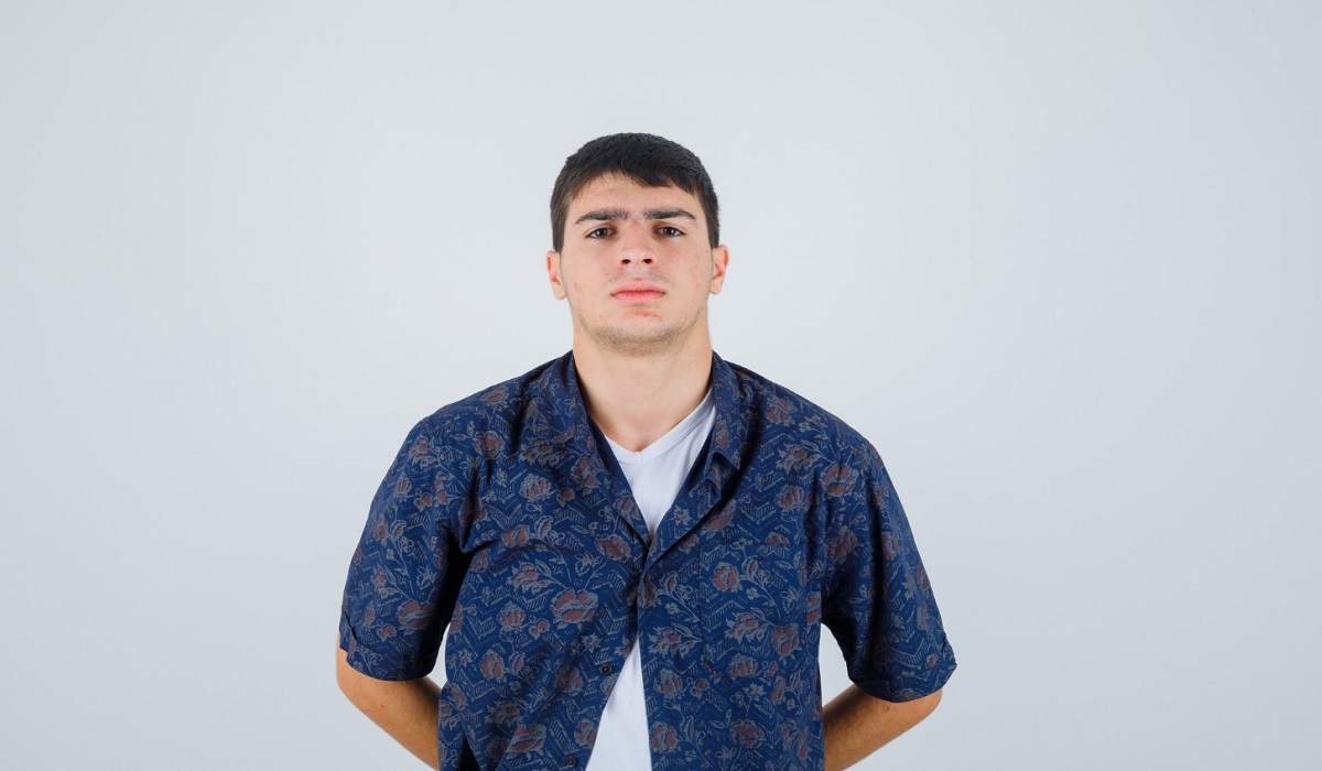 Tampil Tajam di Tengah Acara, Simak 7 Paduan Outfit Batik untuk Kondangan Para Pria