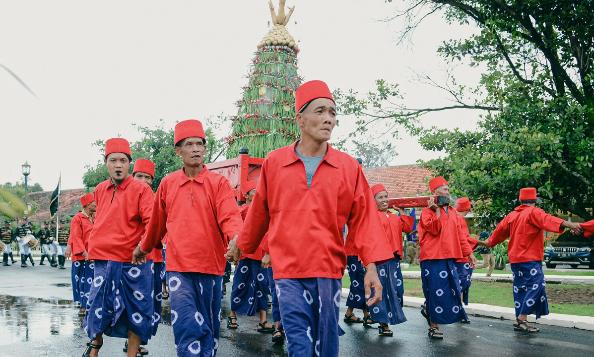 Grebeg Syawal, Warga DIY Antusias Mendapatkan Ubarampe Gunungan Kakung