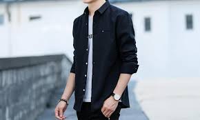 Ide Outfit First Date Untuk Cowok Kekinian Di 2025, Cool dan Trendi Saat Bersama Pasangan
