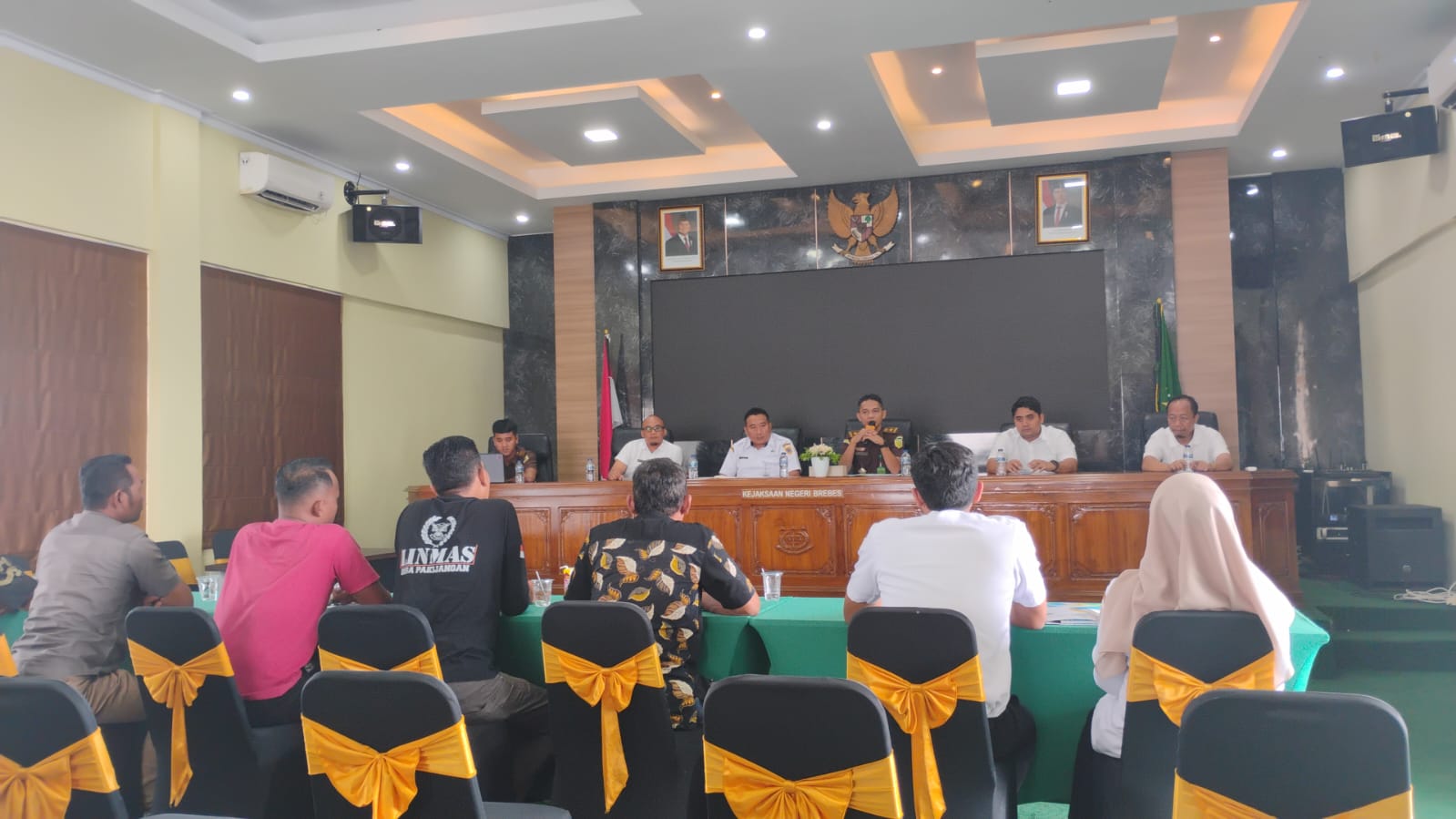 Warga Pakijangan Datangi Kejaksaan Negeri Brebes, Tanyakan Progres Dugaan Penyimpangan Dana Desa 2024