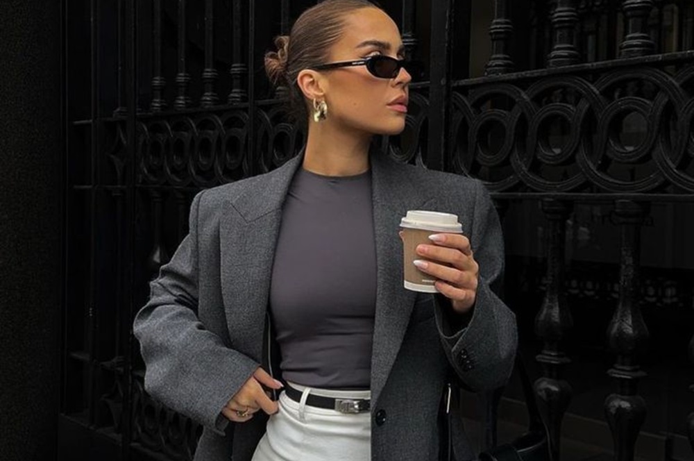 Ciptakan Outfit Kece dengan Dark Grey, Intip Padu Padan Warnanya Disini