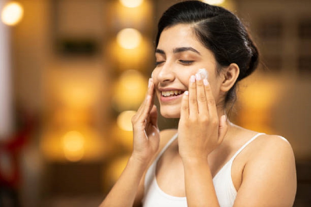Kulitmu Kusam? Simak Cara Memutihkan Kulit Wajah dengan Skincare Rutin: Dijamin Hasilnya Glowing Maksimal