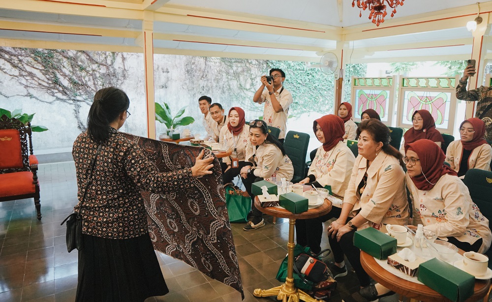 Dekranasda DKI Jakarta Belajar Pengelolaan Batik dan Industri Kreatif DIY