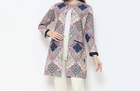 Simak 8 Pilihan Model Outer Batik Wanita Kekinian 2025, Untuk Tampilan Tetap Modis dan Berbudaya