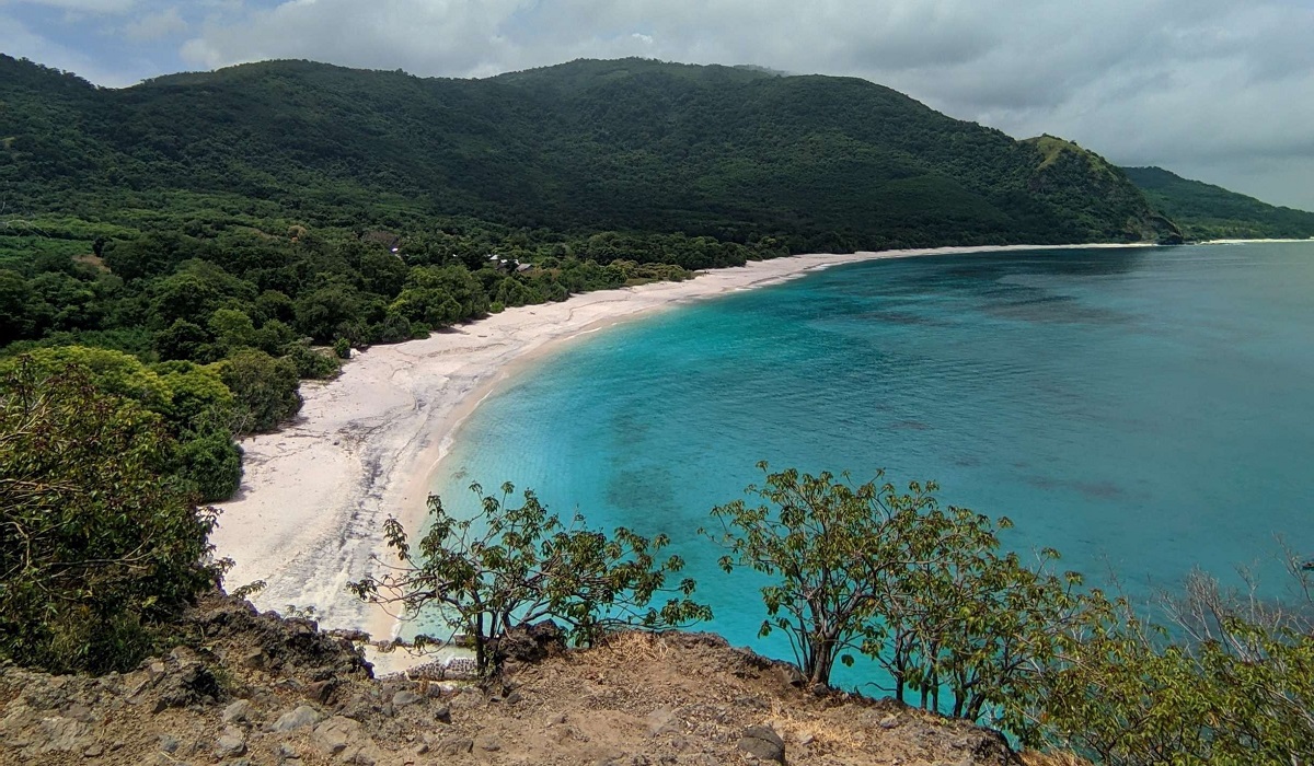Wisata Indah Pantai Lingal Alor: Daya Tarik, Tiket Masuk, Lokasi dan Tips Liburan Lengkap