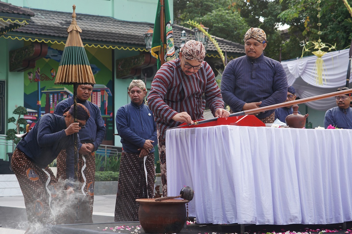 Pemkot Yogyakarta Lakukan Jamasan Pusaka Tombak Kyai Wijaya Mukti Era Sri Sultan HB VIII