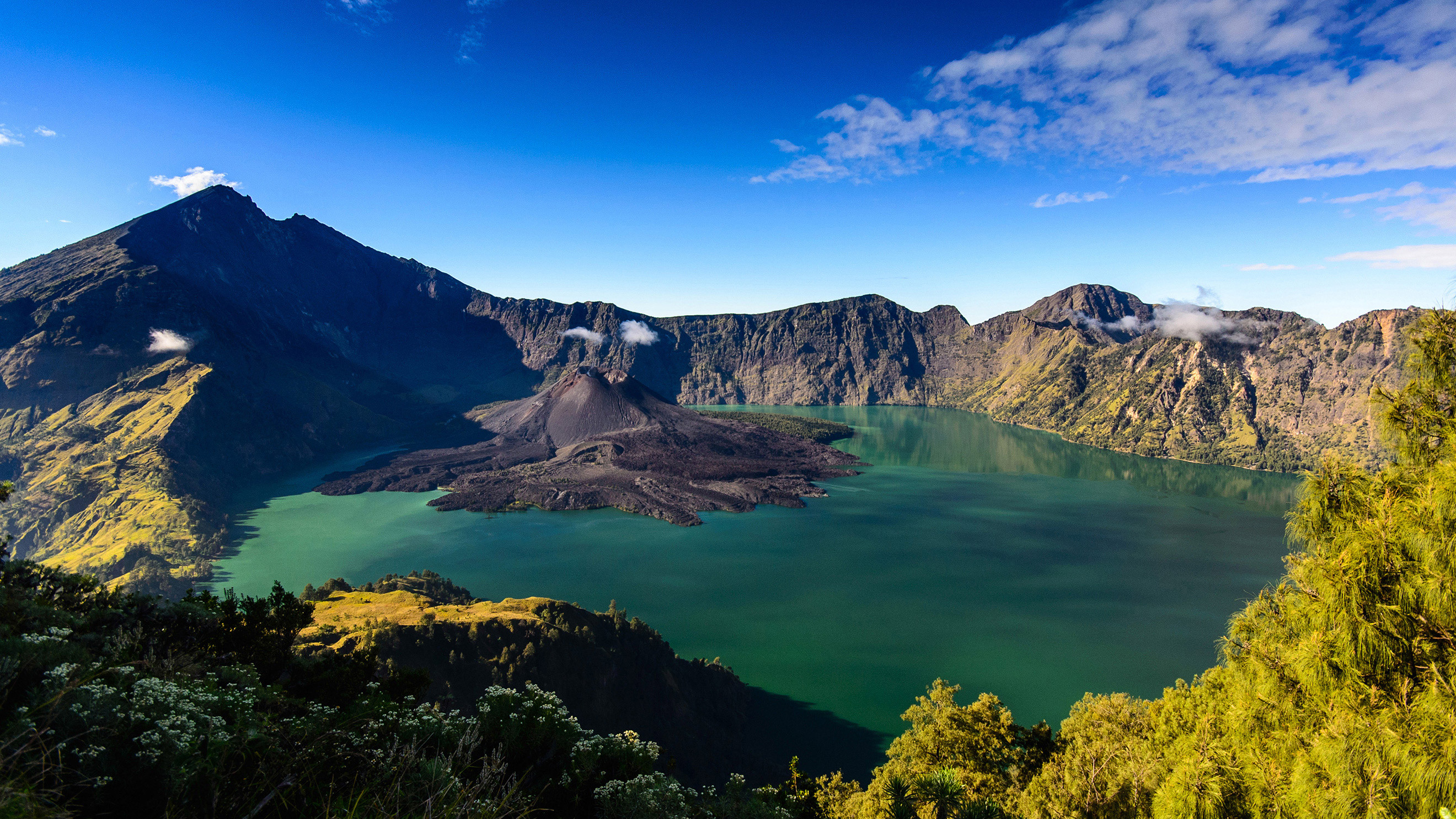 Uniknya Destinasi Loncat Pulau di Indonesia? Wisata terbaru 2024, Jangan Ngaku Traveler Jika Belum Mencoba!