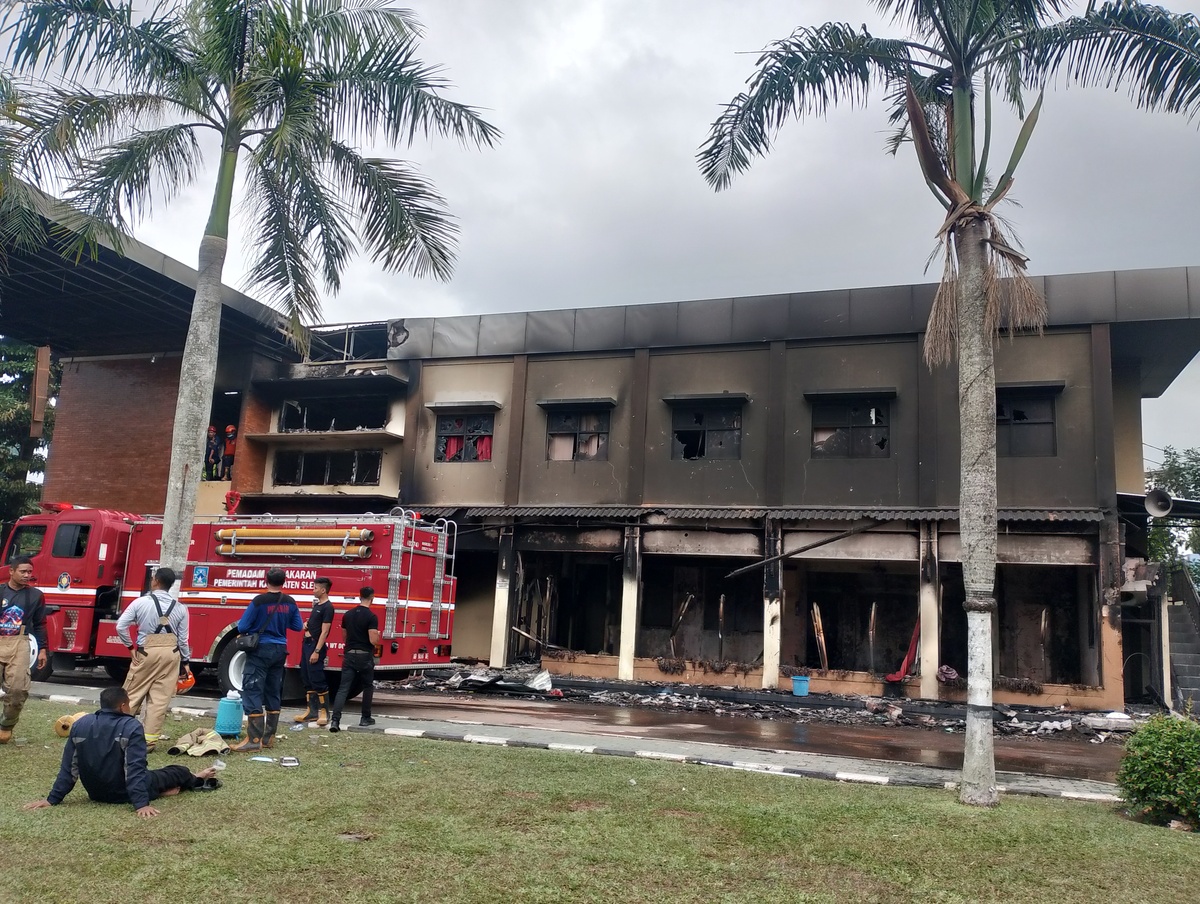 Pasukan DLH dan Armada Dikerahkan, Kawasan Maklumat Bersih dan Aman Pasca Kerusuhan