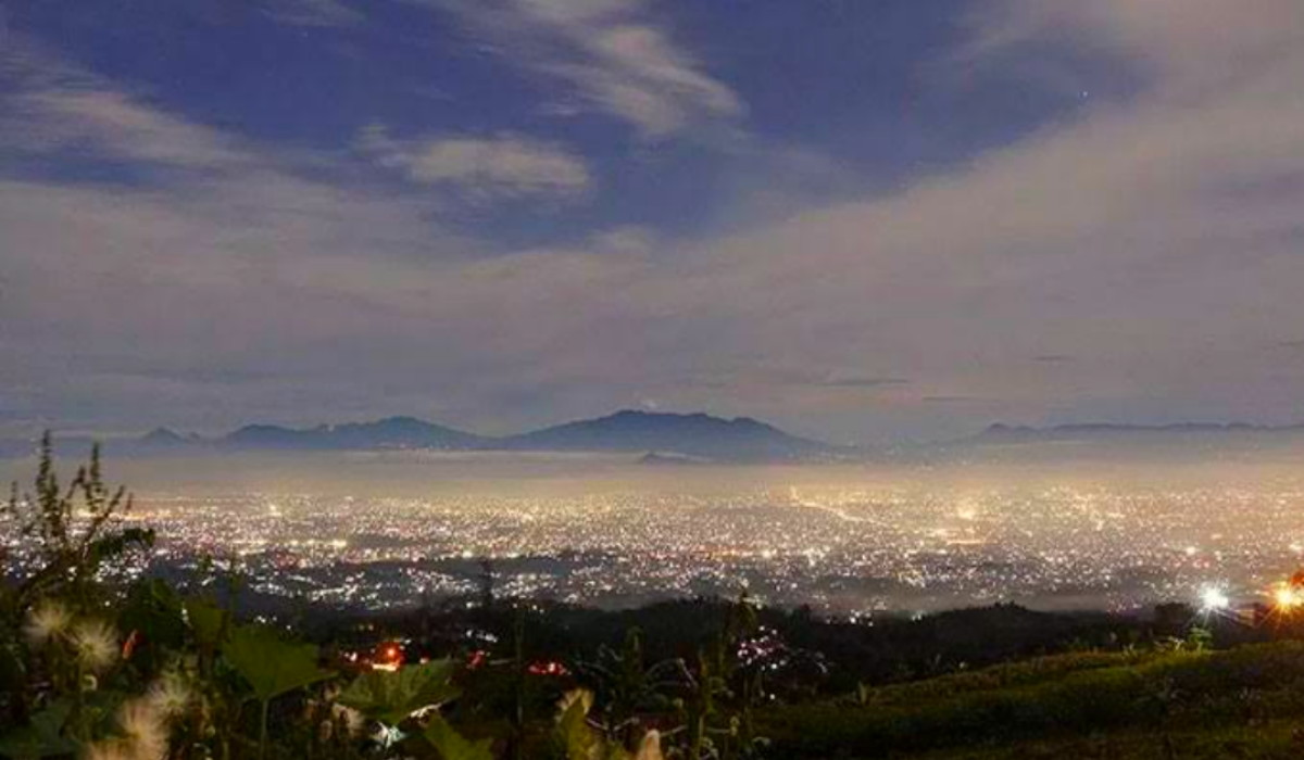 Spot Nikmati Indahnya Kota Malam Hari, Cek Aktivitas Menarik Wisata Terbaru 2024 Bukit Bintang Bandung Gaskeun