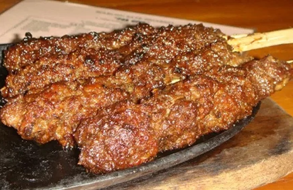 Pecinta Olahan Kambing? Coba Cicipi 5 Tempat Makan Sate Buntel di Jogja Ini Paling Nikmat