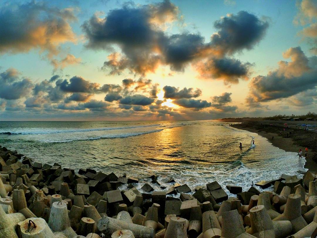 Rekomendasi Laguna dan Tretapod di Pantai Glagah; Menikmati Liburan Awal Tahun 2025