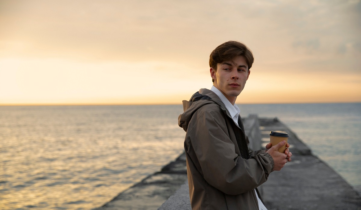 4 Pilihan Gaya Outfit Paling Kece dan Simpel untuk Pria Introvert, Tampil Stylish di Berbagai Jenis Acara