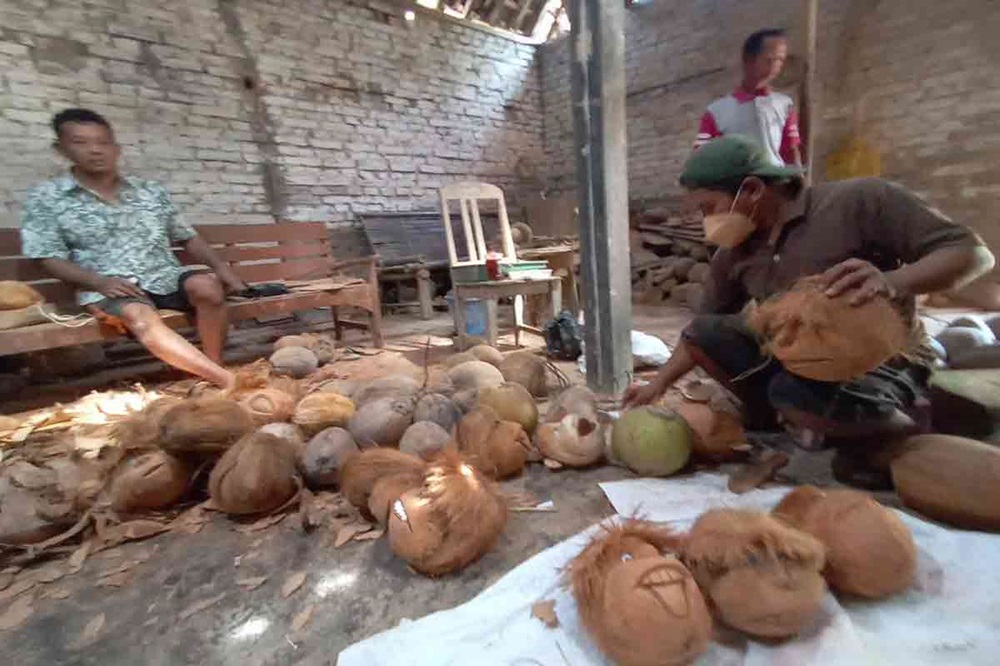 Perajin Bantul Sulap Kelapa Gabuk Jadi Produk Kerajinan Tangan Unik Bernilai Ekonomis