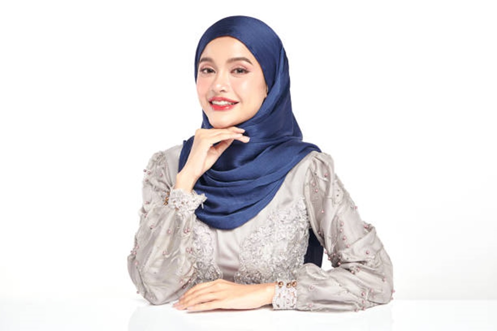 Inspirasi Model Gamis Brokat Terbaru untuk Remaja, Detailnya Mewah dan Menawan