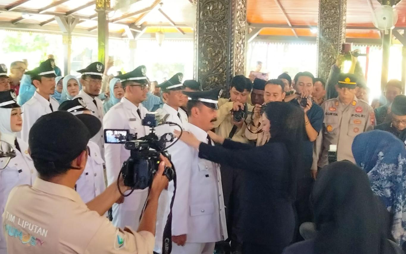 Bupati Brebes Lantik 14 Kades Definitif Pergantian Antar Waktu, Ingatkan Transparansi  Dana Desa