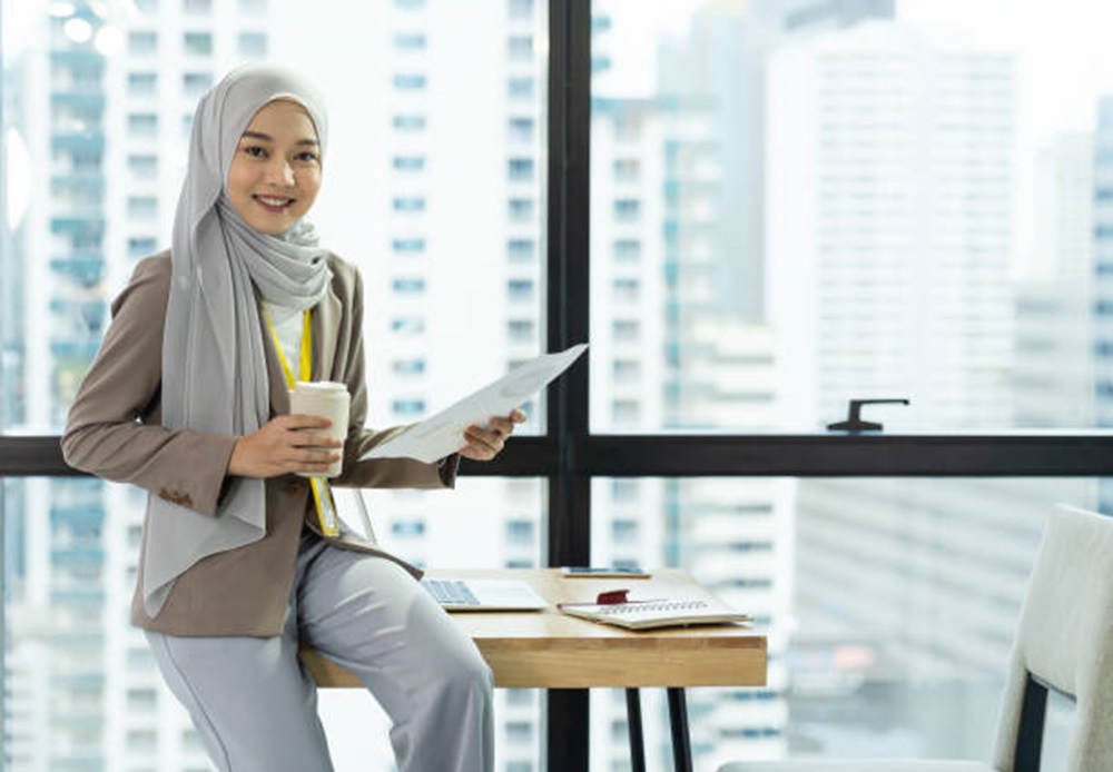 Ide Style Outfit Hijab ke Kantor Ala Selebgram yang Wajib Kamu Coba, Cek Disini