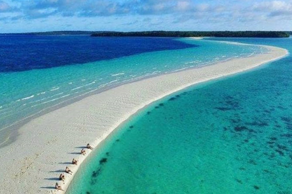 Rekomendasi Pantai Maluku Paling Indah dan Cantik, Intip Pesonanya Disini