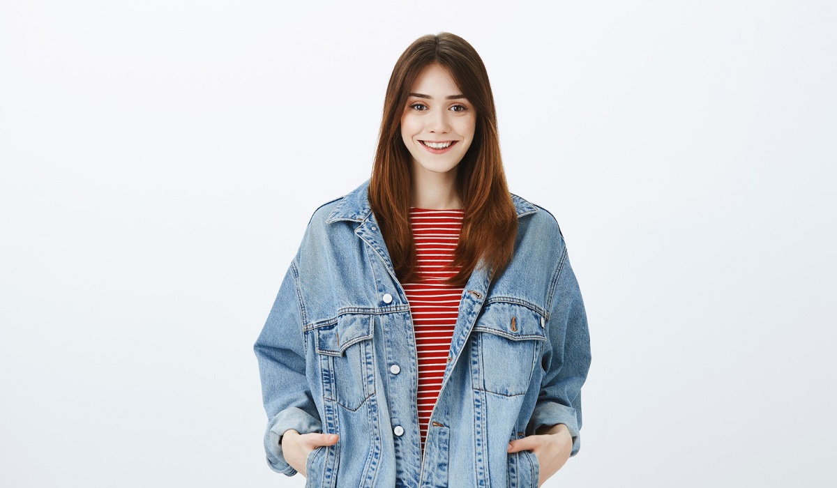 Buat Visual Semakin Stylish, Simak 5 Paduan Outfit Jaket Denim untuk Wanita yang Anti Mainstream